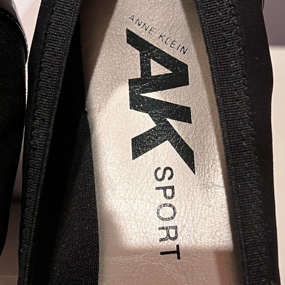 Anne Klein Black Flats with Rounded Toe and Glossy Finish - Picture 7 of 9